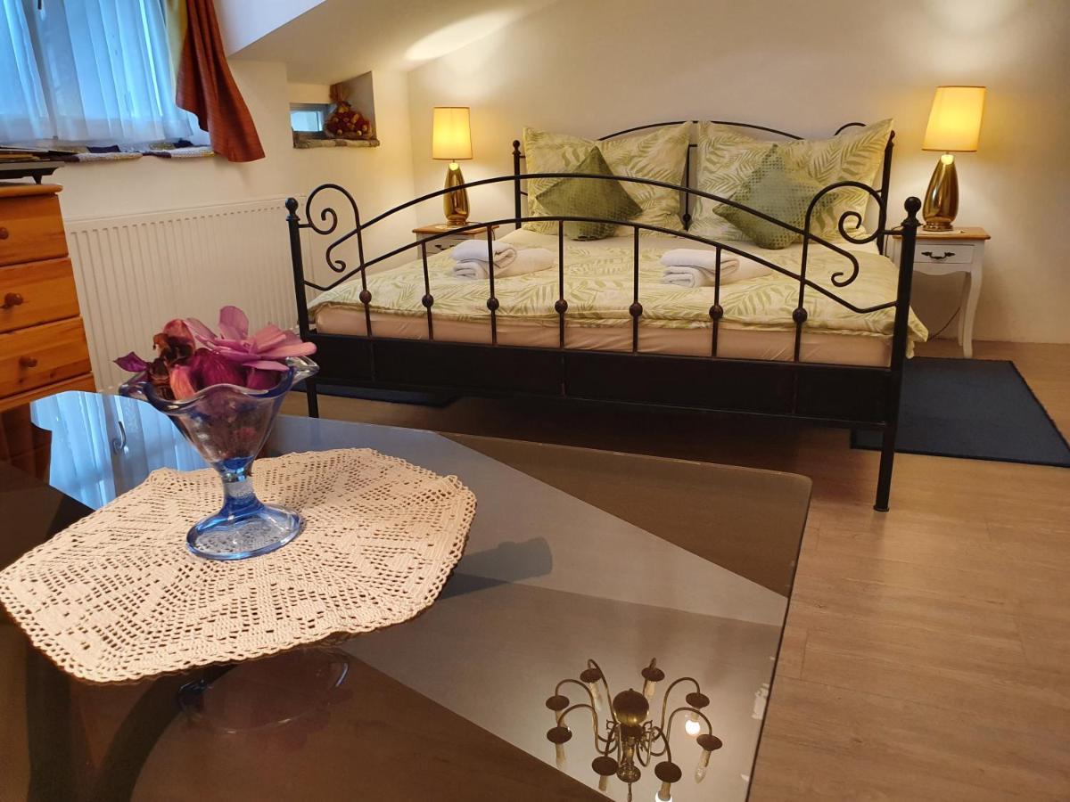 Karmelita Boutique Apartman Sopron Exterior photo