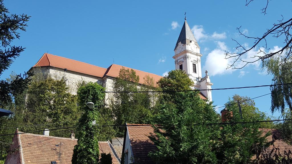 Karmelita Boutique Apartman Sopron Exterior photo